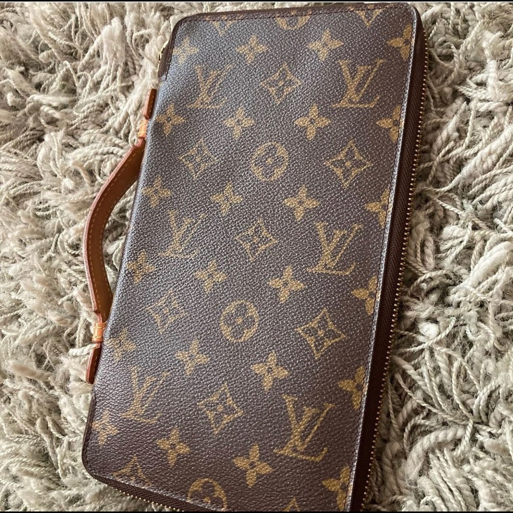 Louis Vuitton monogram Voyage Zippy Organizer